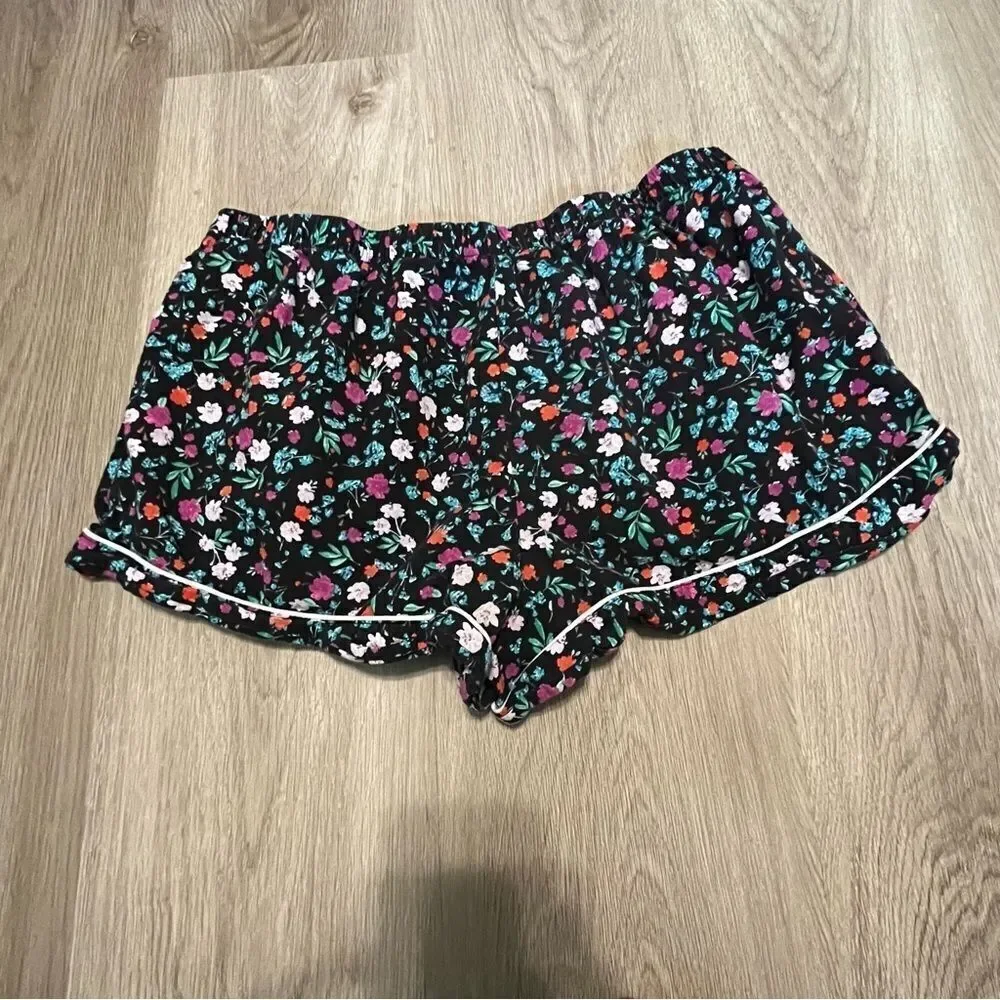Women's Floral Print Pajama Shorts - Picture 7 of 7